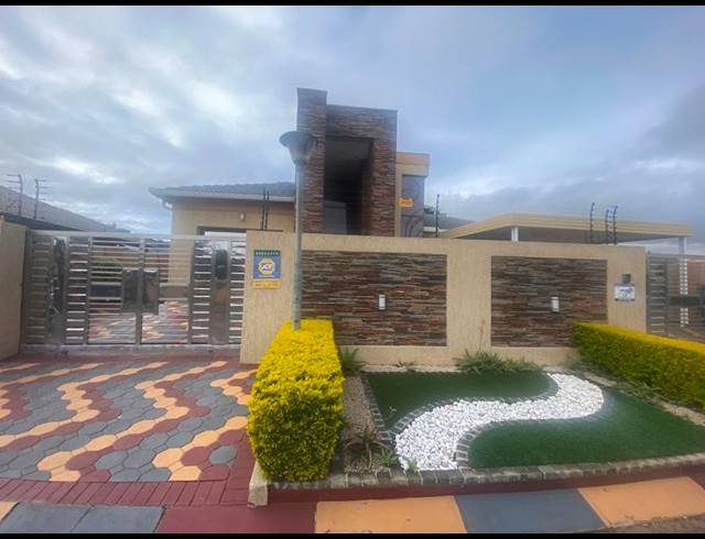 4 BEDROOM HOUSE FOR SALE IN AERORAND